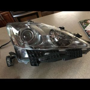 Lexus IS250 2008 right headlight